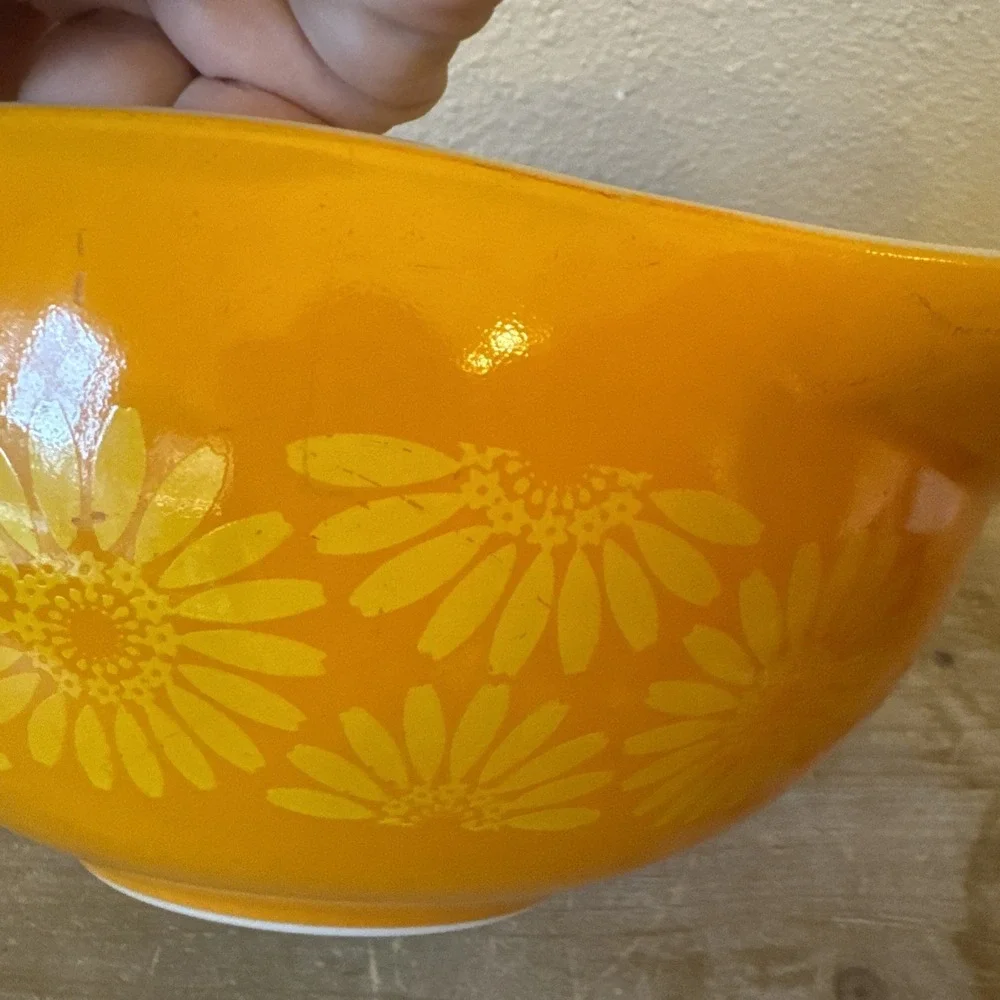 VINTAGE PYREX 444 "DAISY" NESTING CINDERELLA 4QT MIXING BOWL - Picture 6 of 7